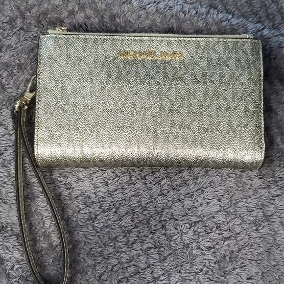 Michael Kors Jet Set Wristlet - Picture 1 of 5